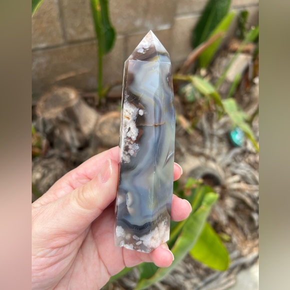 Black Flower Agate Tower - Picture 4 of 6